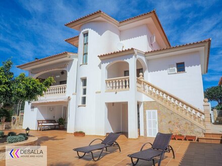 Cala Murada - Villa mit Gästehaus und drei Wohneinheiten