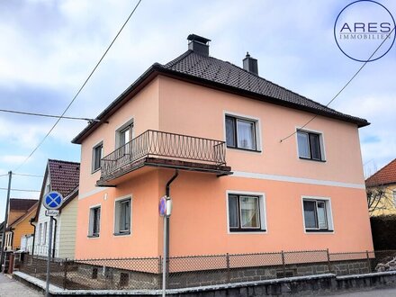 Großzügiges, teilsaniertes Einfamilienhaus mit Zweifamilieneignung in Gmünd!