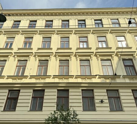 Sanierungsbedürftige 2-Zimmer-Wohnung mit Balkon in 1080 Wien zu kaufen!