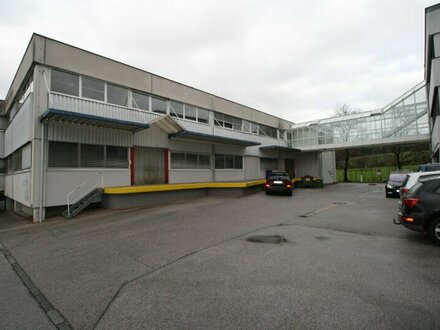 Büro-Lager-Produktionshalle am Stadtrand in Salzburg-Mayrwies