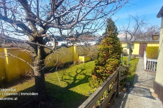 Schönes Einfamilienhaus mit 300m² Garten & mehreren Nebengebäuden