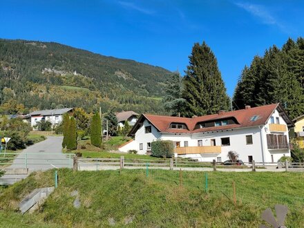 RESERVIERT! Großes Haus mit separater Wohneinheit und viel zusätzlichem Platz!