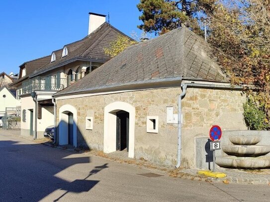 Weinkeller mit Carport in zentraler Lage