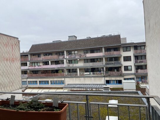 Sandleitengasse - 3er WG mit hofseitigem Balkon im 1. Stock