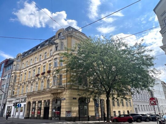 Schöne und helle 2 Zimmer-Altbauwohnung - nur ca. 2 Gehminuten zur U3 Station Johnstraße