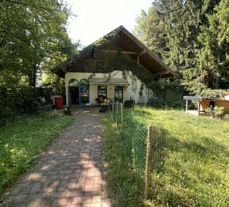 Gartenparadies mit idyllischem, finnischem Holzhaus wird zum Kauf angeboten - Perfekt für Familien und Ruhesuchende!