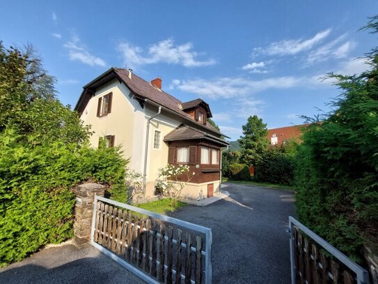 Gemütliches Haus auf ca. 2180m² ebenen Baugrund in begehrter und ruhiger Wohngegend