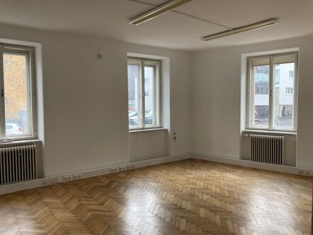 Charmantes Altbaubüro in verkehrsgünstiger Lage