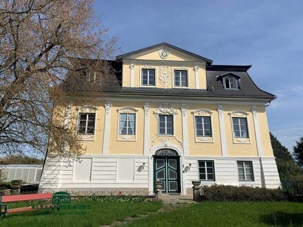 Einzigartiges Herrenhaus mit privater Barockkirche im nördlichen Salzkammergut