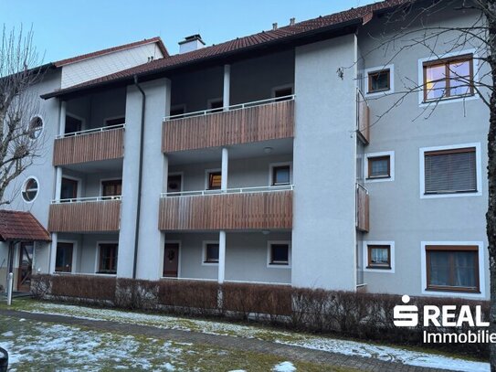 Erdgeschoßwohnung mit Loggia und Tiefgaragenplatz