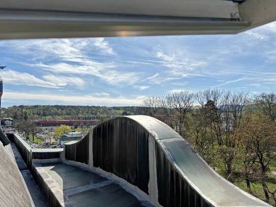 Dachgeschosswohnung mit Balkon und Blick auf die Gloriette beim Schloss Schönbrunn!