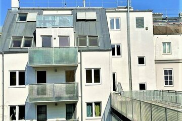 LORYSTRASSE, sonnige 74 m2 Neubau mit 8 m2 Balkon, 2 Zimmer, Wohnküche, WG-geeignet, Wannenbad, Garage möglich