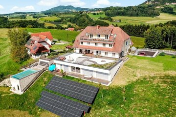 Einzigartiges Luxus-Anwesen in herrlicher Lage. - 9 Schlafzimmer & Bäder! - Terrassen & Pool mit traumhaftem Fernblick.