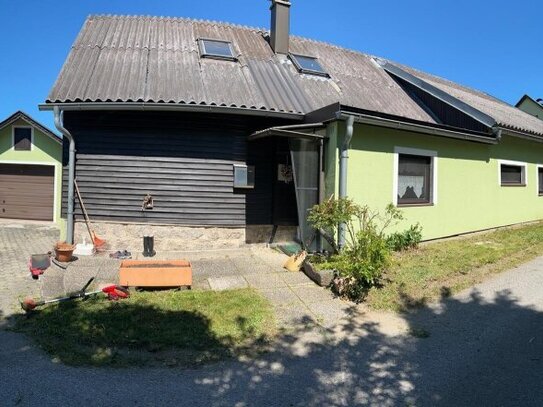 Kleines Einfamilienhaus mit wunderschönem Grünblick zum Golfplatz Haugschlag