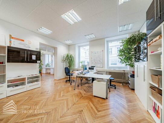 Großzügiges 4-Zimmer Büro mit 4-Zimmer Wohnung, Nähe Steiner Tor