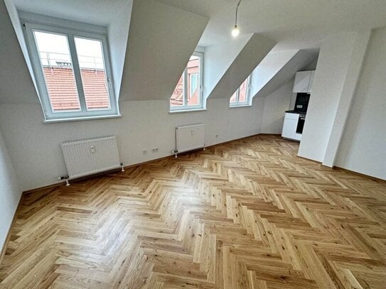 DACHGESCHOSS! MQ-Nähe, sonnige 95 m2 Maisonette mit Terrasse, Wohnküche, 2 Zimmer, 2er-WG-geeignet, Galerie, Burggasse