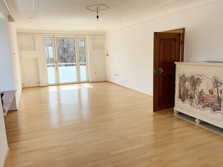 Lichtdurchflutete 4 Zimmer-Wohnung - ideal als WG geeignet