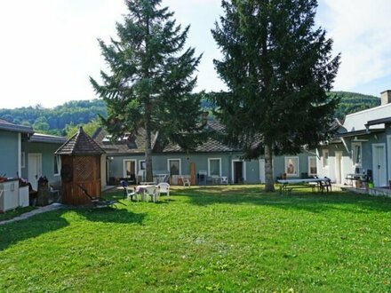 Geschäfts-, Büro- oder/und Wohngebäude im Pressbaumer Zentrum