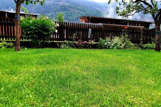 Neuwertige, generalsanierte Eigentumswohnung mit Garten und Carport