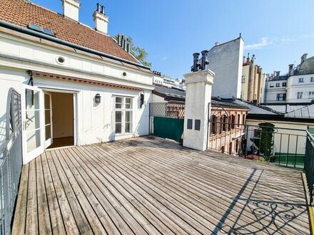Splendid apartment in late historic residential palace with terrace and fantastic green view!