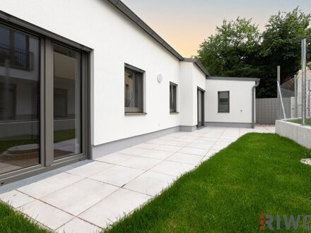 ERSTBEZUG nach Sanierung | GARTENWOHNUNG im Hofgebäude | Bis zu 3,95 m Raumhöhe | Luftwärmepumpe | Garagenplatz