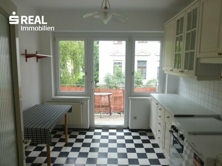 Wunderschöne Villenlage - LKH nahe - Großzügige 3-Zimmer-Wohnung mit Balkon - WG-geeignet