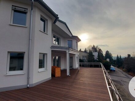 Imposante Terrassen-Villa mit Büroräumlichkeiten