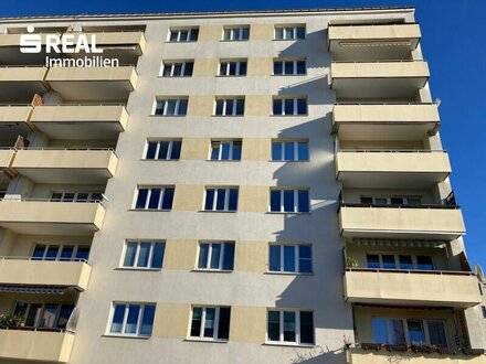 FAMILIEN STARTEIGENTUM - SONNIGE RUHIGE 3 ZIMMER WOHNEINHEIT MIT LOGGIA UND GARAGENBOX - KREMS an der Donau