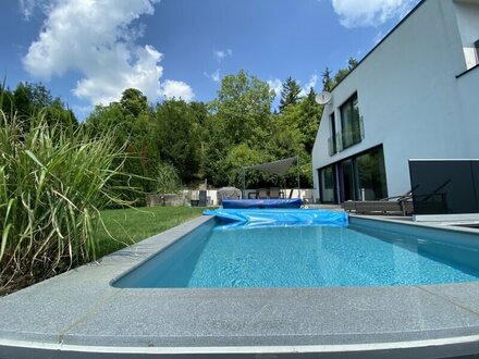 SCHÖNES Domizil + NEUWERTIG + POOL + FERNSICHT + SONNIG!