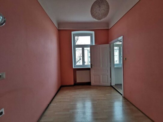 +.+NEU+.+ Sanierungsbedürftige 2-Zimmer Altbau-Wohnung, viel Potenzial!