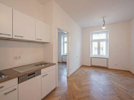++NEU++ Hochwertiger 2-Zimmer Altbau-Erstbezug mit ca. 9m² Balkon/Loggia und Einbauküche in sehr guter Lage!
