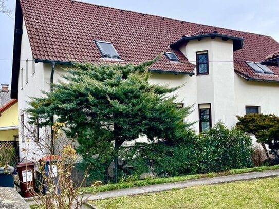 Baden-Ortsrand Tribuswinkel: Großes Einfamilienhaus mit gepflegtem Garten