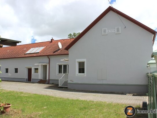 Deutsch Schützen: Wohnhaus mit Nebengebäude und Lagerhalle