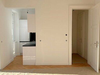 Erstbezug nach Sanierung! Kurzzeitvermietung (Airbnb möglich) attraktive Altbau Wohnung mit Balkon!