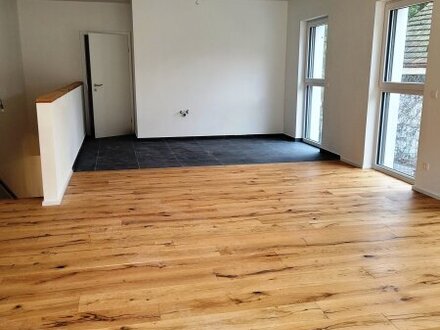 Moderne 4 Zimmer DH Hälfte mit hochwertiger Ausstattung und sonnigem Garten
