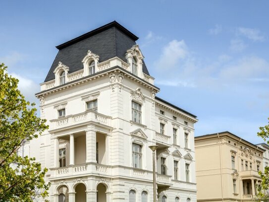 Traumhaft sanierte 7-Zimmer Altbau-Villa mit Fernblick