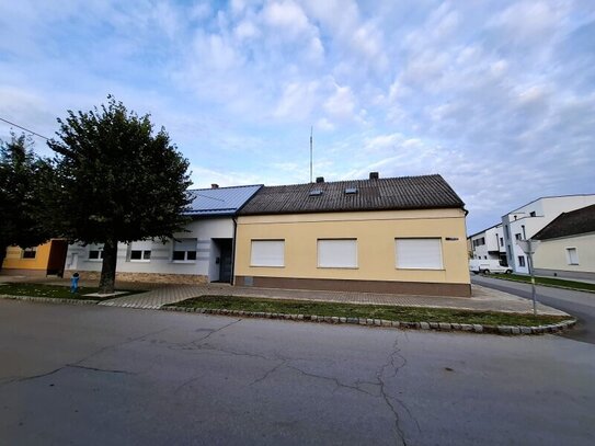 GUT ERHALTENES EINFAMILIENHAUS mit Nebengebäude - nur 219.000,00 €!