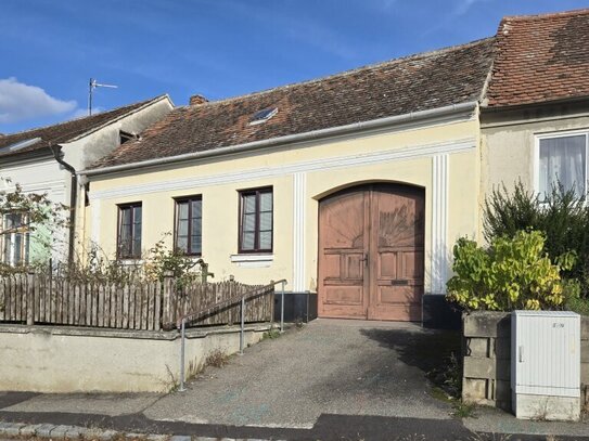 Gemütliches Haus mit großem Potenzial - Sanierungsbedürftiges Landhaus in Platt