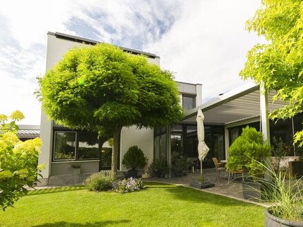 Weingartenallee - gepflegtes Reihenhaus mit Eigengarten und 2 Autoabstellplätzen