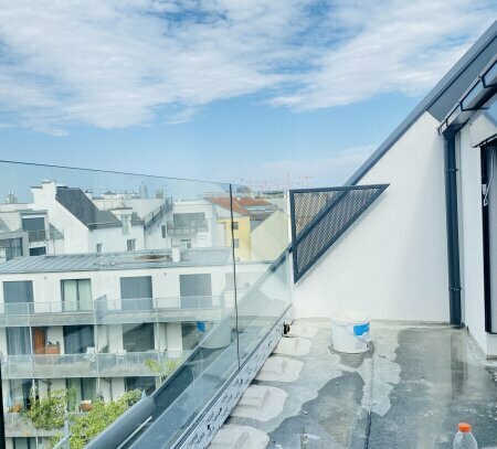 Erstbezug lichtdurchflutete 4-Zimmer Dachgeschosswohnung mit Wienblick und Bergblick + Terrasse