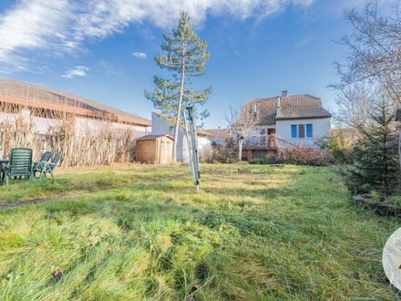 Sanierungsbedürftiges Einfamilienhaus auf 1777m2 großem Grund!