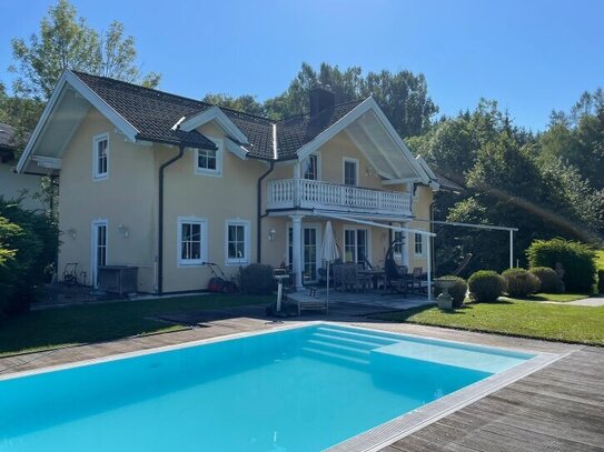 Henndorf am Wallersee: Einfamilienhaus mit Seeblick!