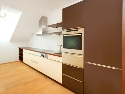 Exclusive Dachgeschosswohnung in renovierter VILLA direkt in Zell am See zu VERMIETEN