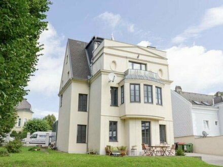 Erfolgreich investieren: Villa mit 3 Wohneinheiten in St. Pölten plus 1964 m² Bauland