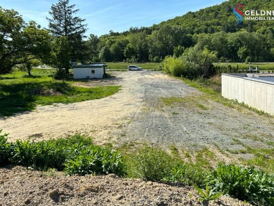 Freilager - Lagerplatz - 3 voll ausgestattete Bürocontainer mit Küche und zwei WCs - Gesamtfläche ca. 3.480 m²