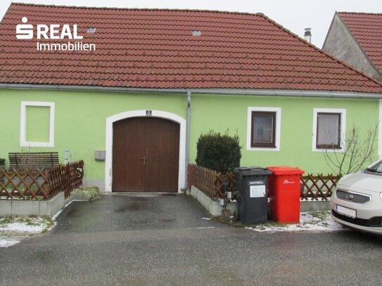 Bauernhaus mit Charme, umschlossenem Innenhof und Nebengebäuden