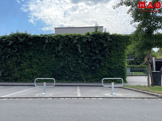 Direkt vom Eigentümer: 2 absperrbare neben einander liegende Freiparkplätze! Ein Plätzchen für Ihr Liebling! Das lästig…