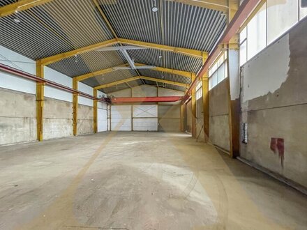 Kaltlagerhalle mit ca. 450m² und Rolltor nahe der Salzburgerstraße in Traun zu vermieten!