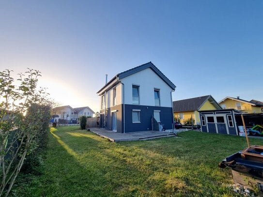 Modernes Einfamilienhaus mit Garten in Grünlage