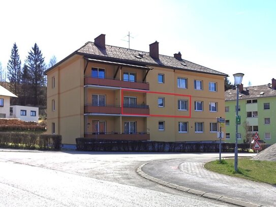 Teilmöblierte Eigentumswohnung mit Balkon im 1. Stock